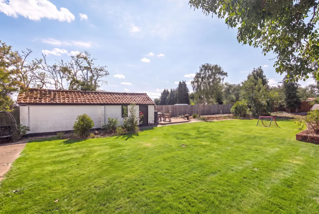Impressive Period Home in Tivetshall, photo 15
