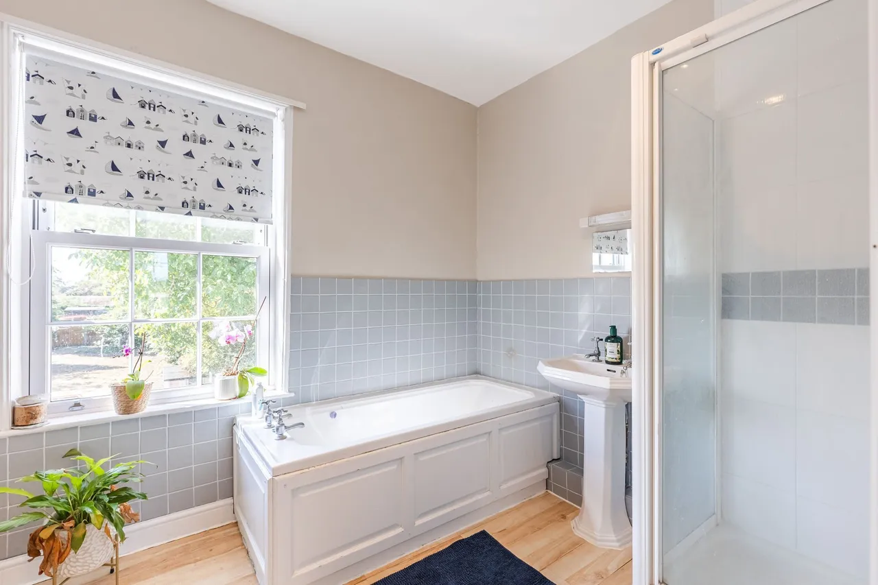 Impressive Period Home in Tivetshall, photo 11