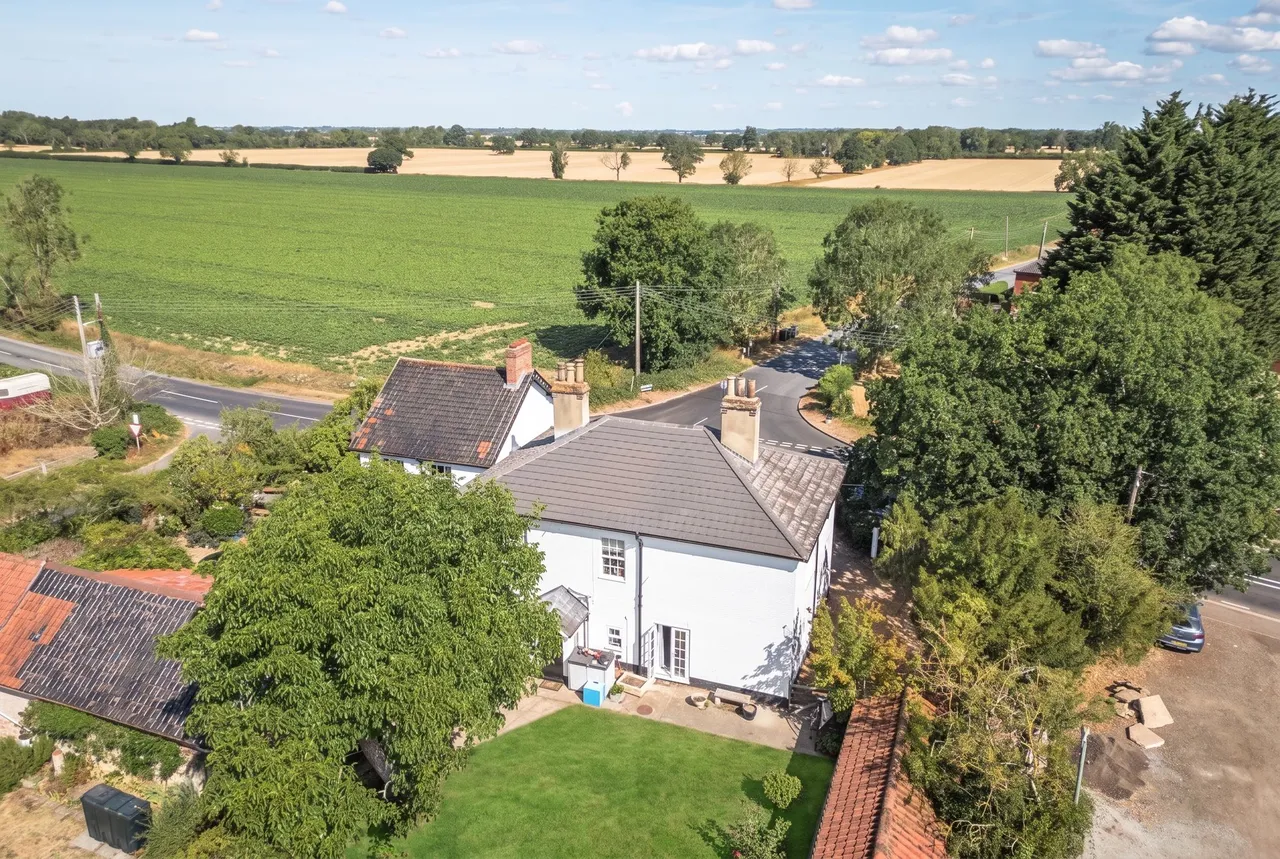 Impressive Period Home in Tivetshall, photo 17