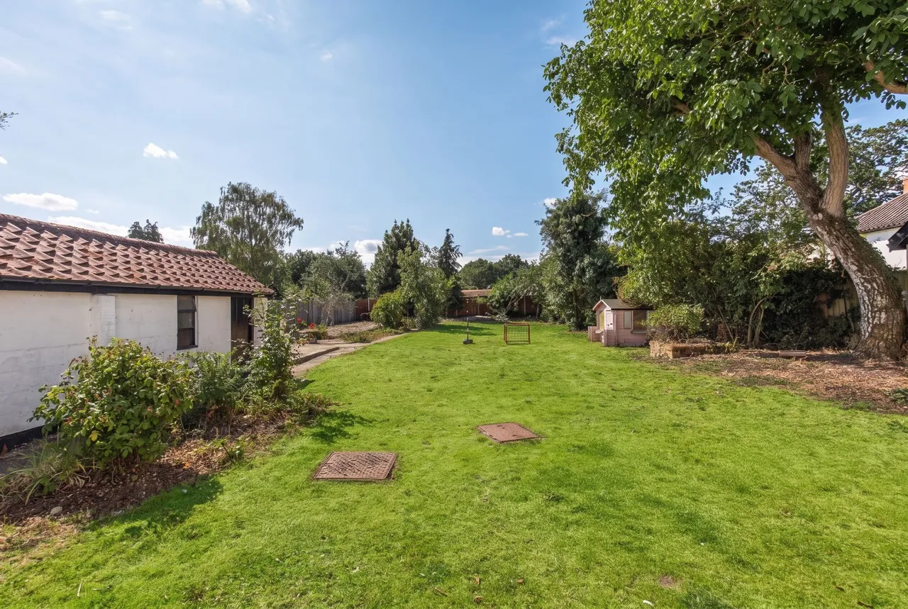 Impressive Period Home in Tivetshall, photo 16