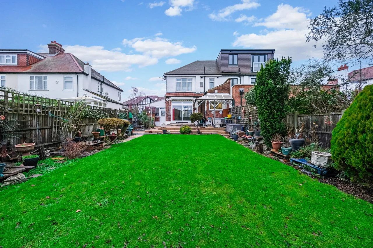 3 bed house for sale, Nevin Drive, North Chingford, E4