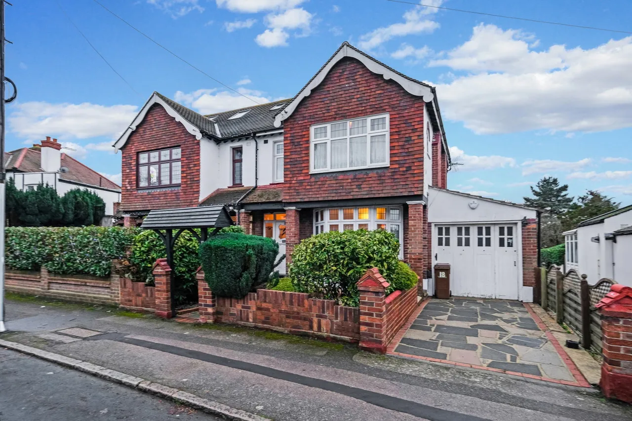 Nevin Drive, North Chingford, E4, photo 2