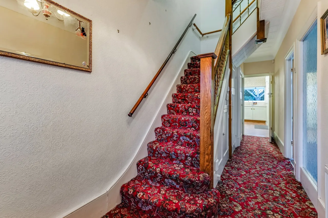Nevin Drive, North Chingford, E4, photo 14