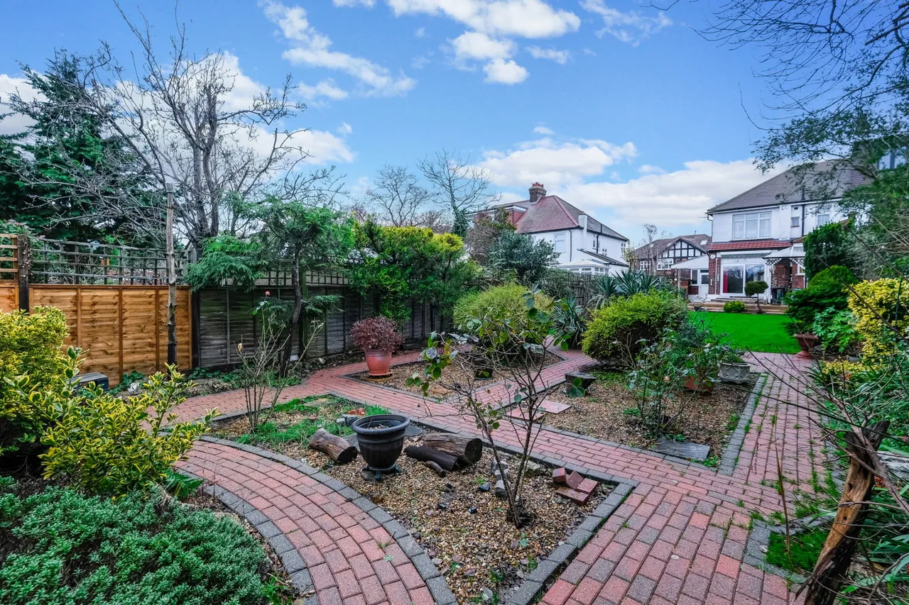 Nevin Drive, North Chingford, E4, photo 8