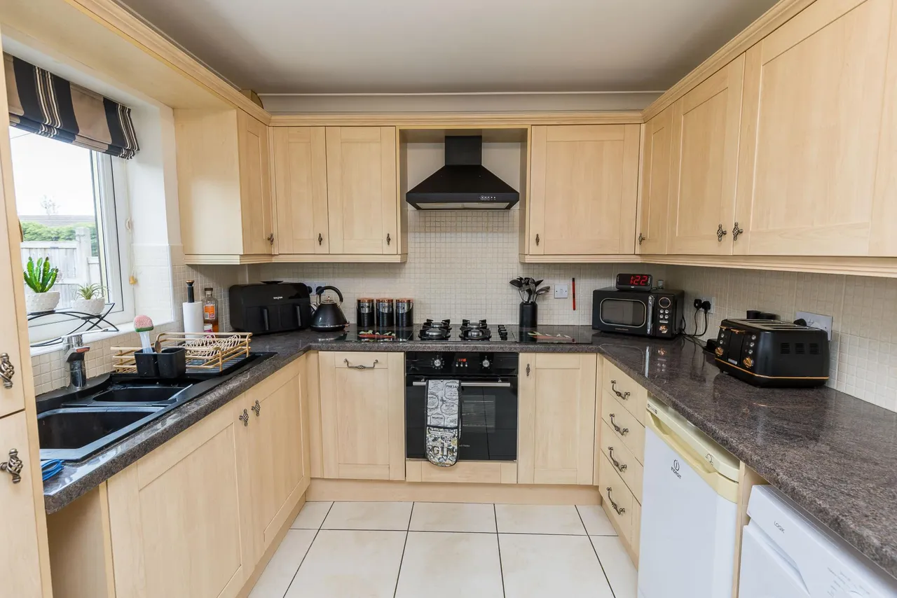 Roft Close, Wrexham, LL11, photo 5