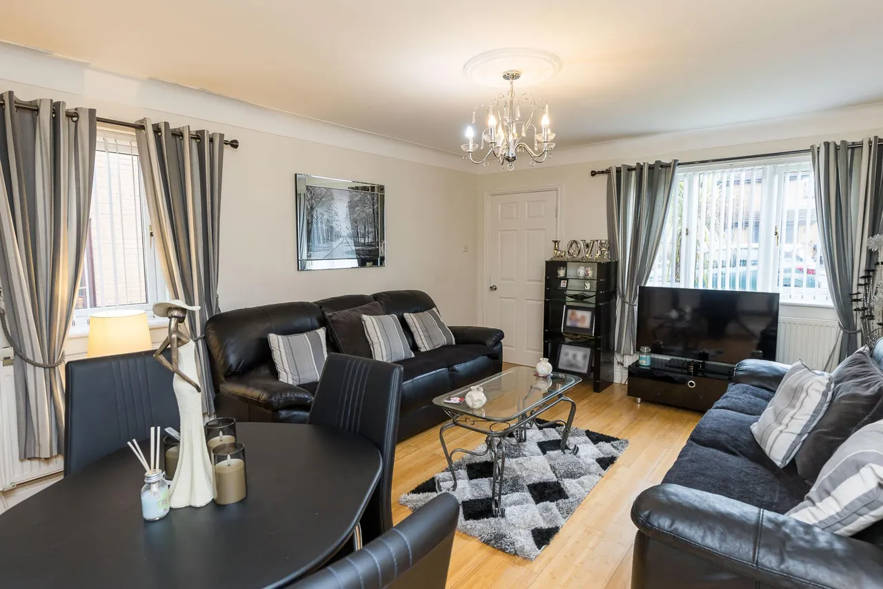 Roft Close, Wrexham, LL11, photo 2