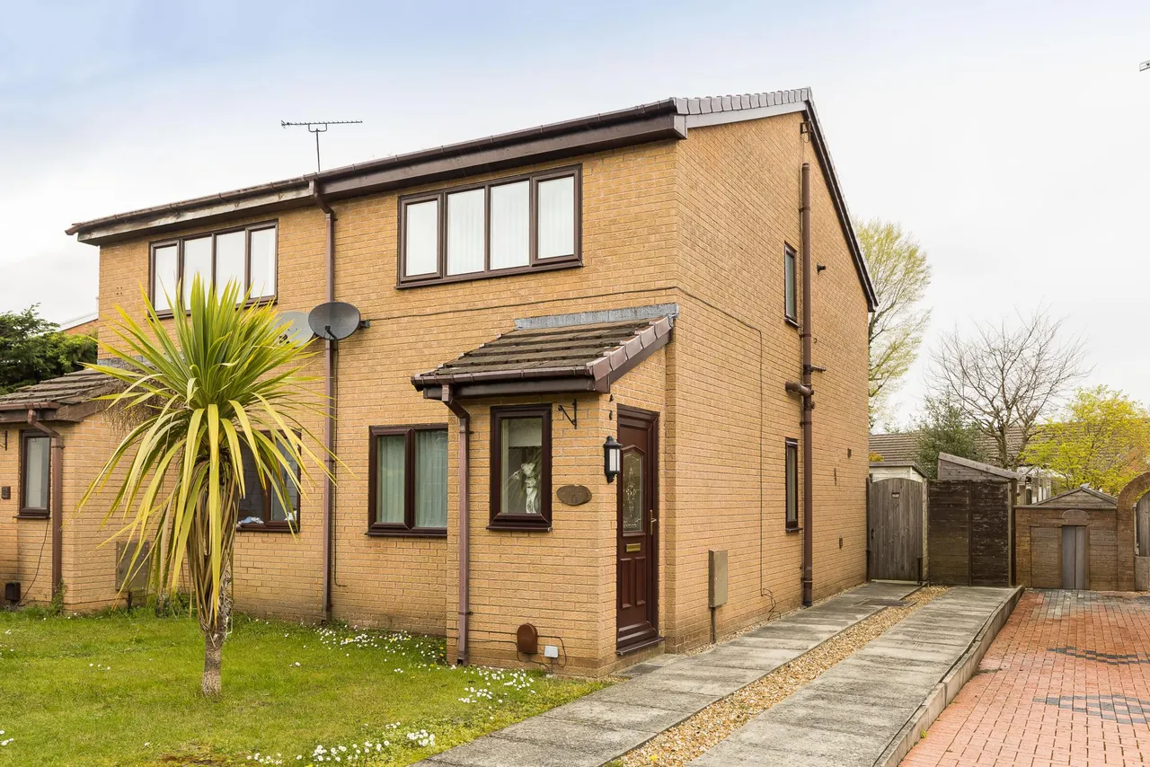 2 bed house for sale, Roft Close, Wrexham, LL11