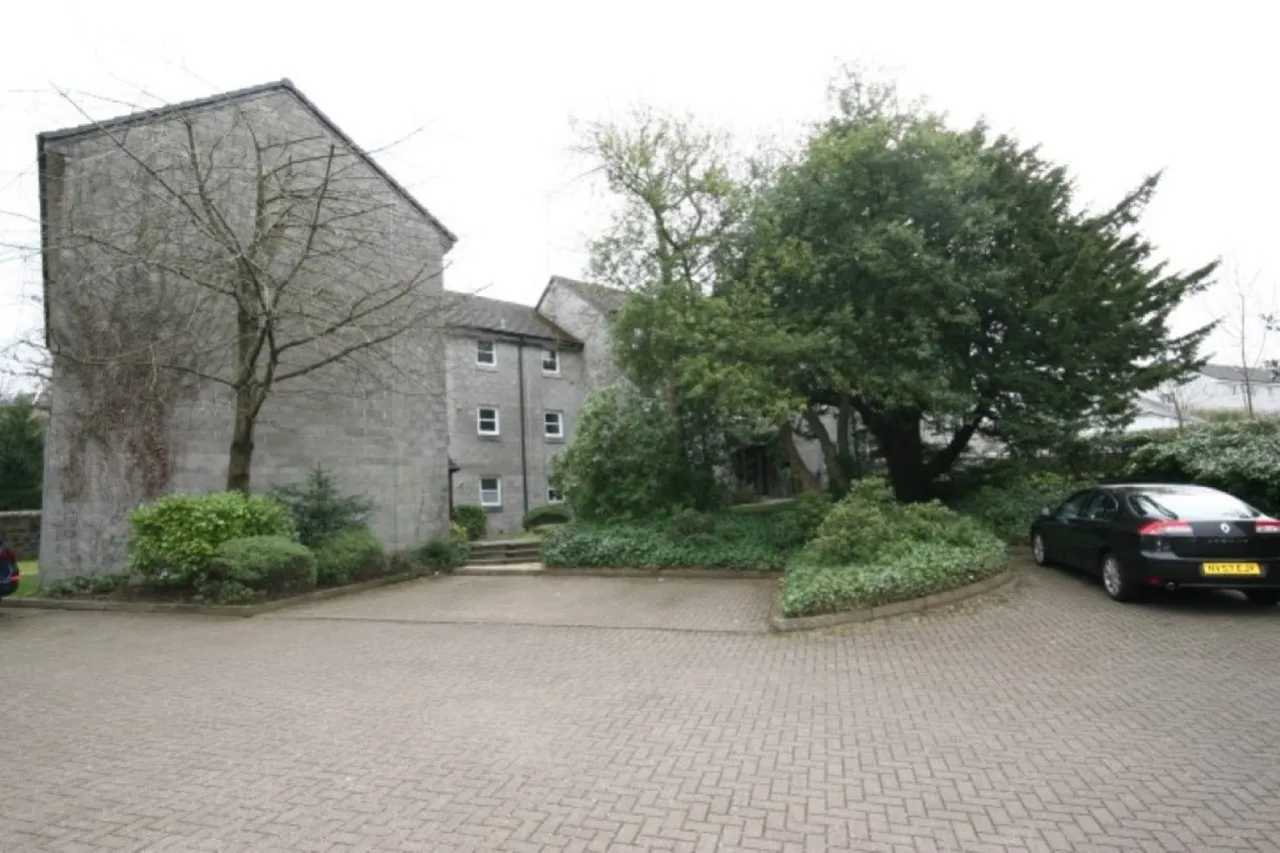 4 Auldhouse Court, photo 2