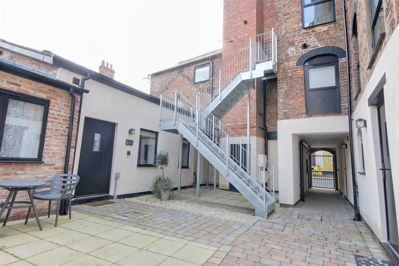 27 Lairgate, Beverley, photo 7