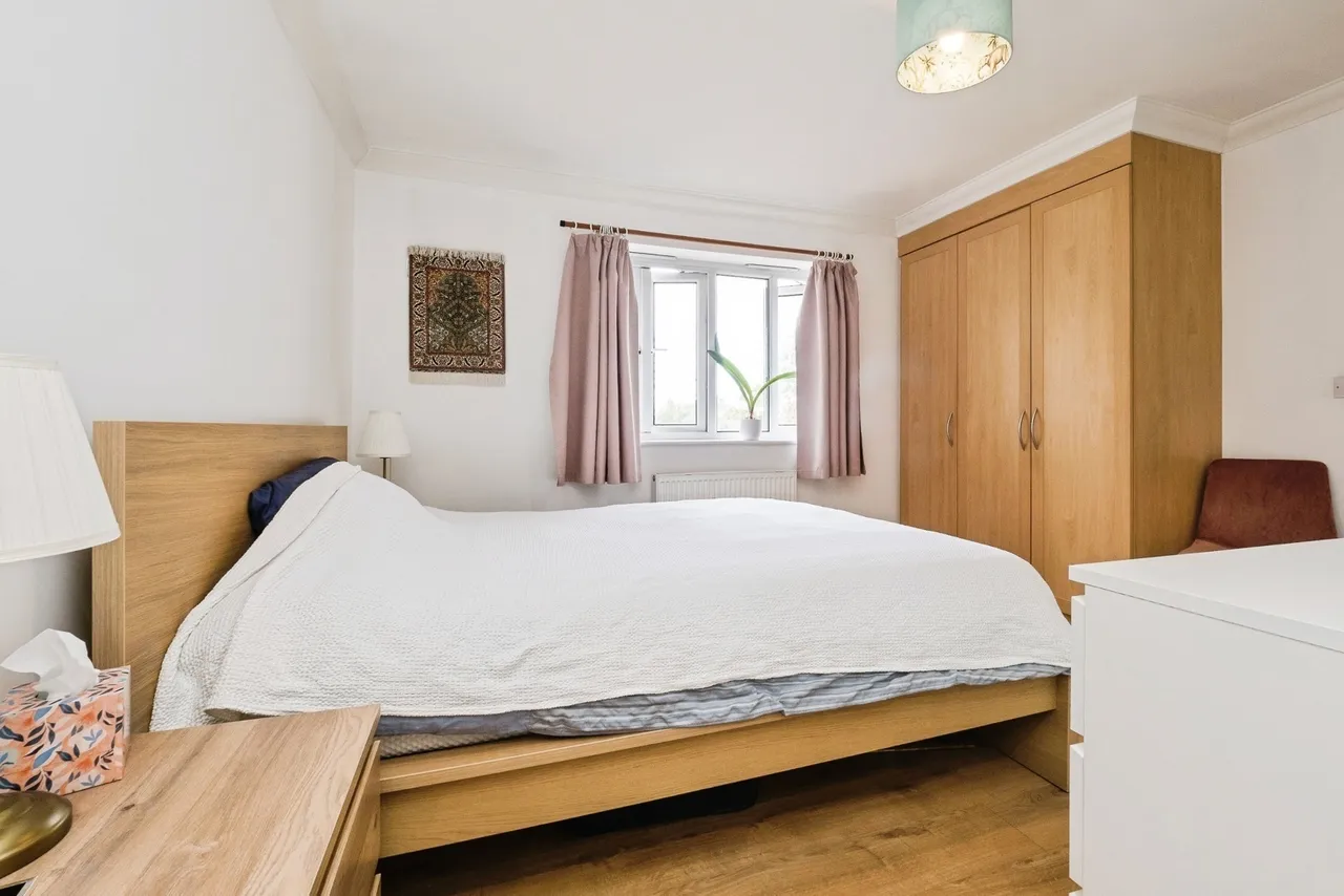 High Road Leytonstone, London, E11, photo 12