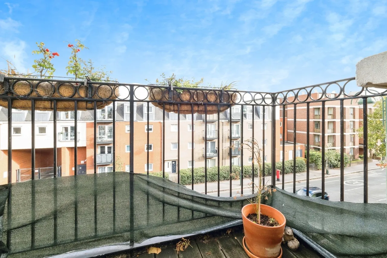 High Road Leytonstone, London, E11, photo 15