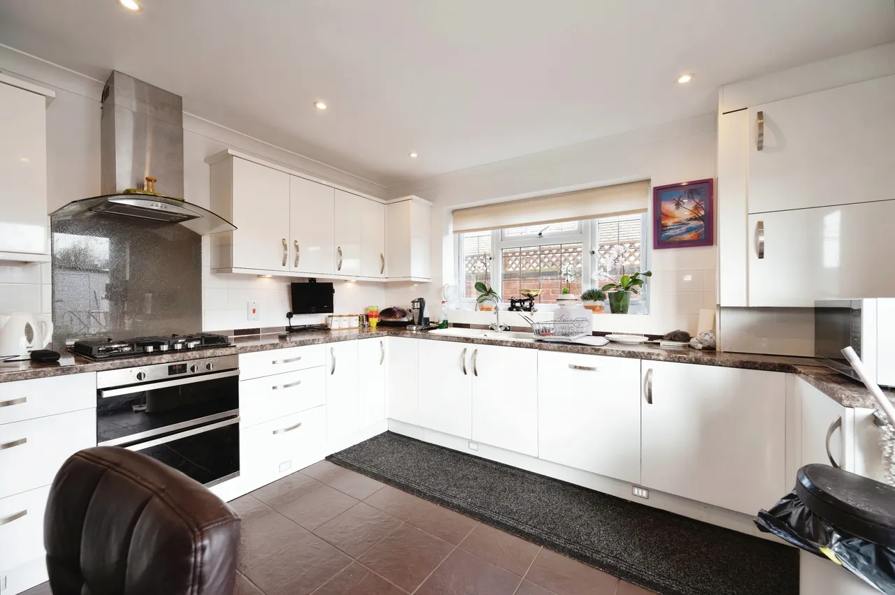 Marshall Road, Hayling Island, PO11, photo 3