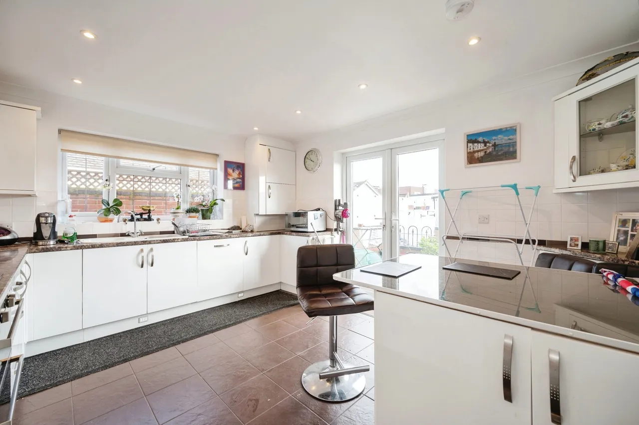 Marshall Road, Hayling Island, PO11, photo 4