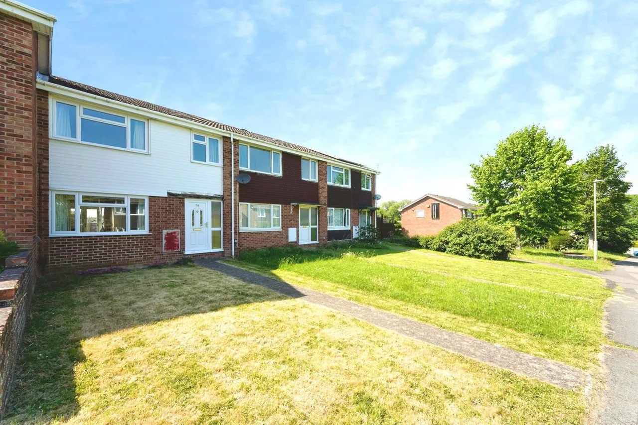 3 bed house for sale — Curlew Road, Abbeydale, Gloucester, Gloucestershire, GL4