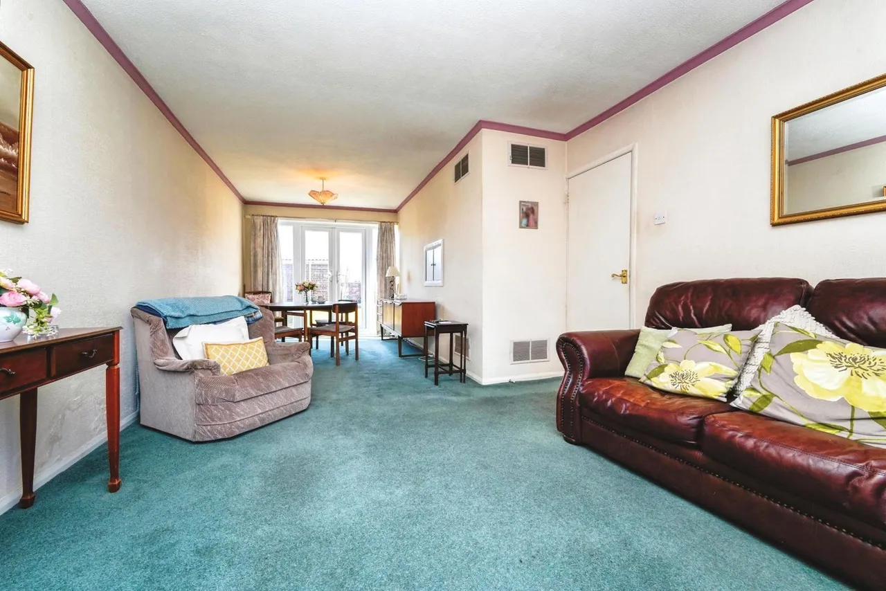 Curlew Road, Abbeydale, Gloucester, Gloucestershire, GL4, photo 3