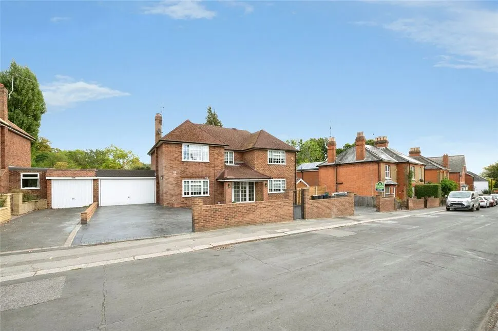 4 bed house for sale, Middle Hill, Egham, TW20