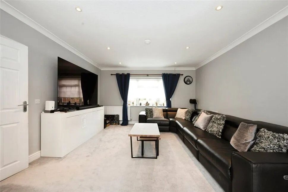 Middle Hill, Egham, TW20, photo 3