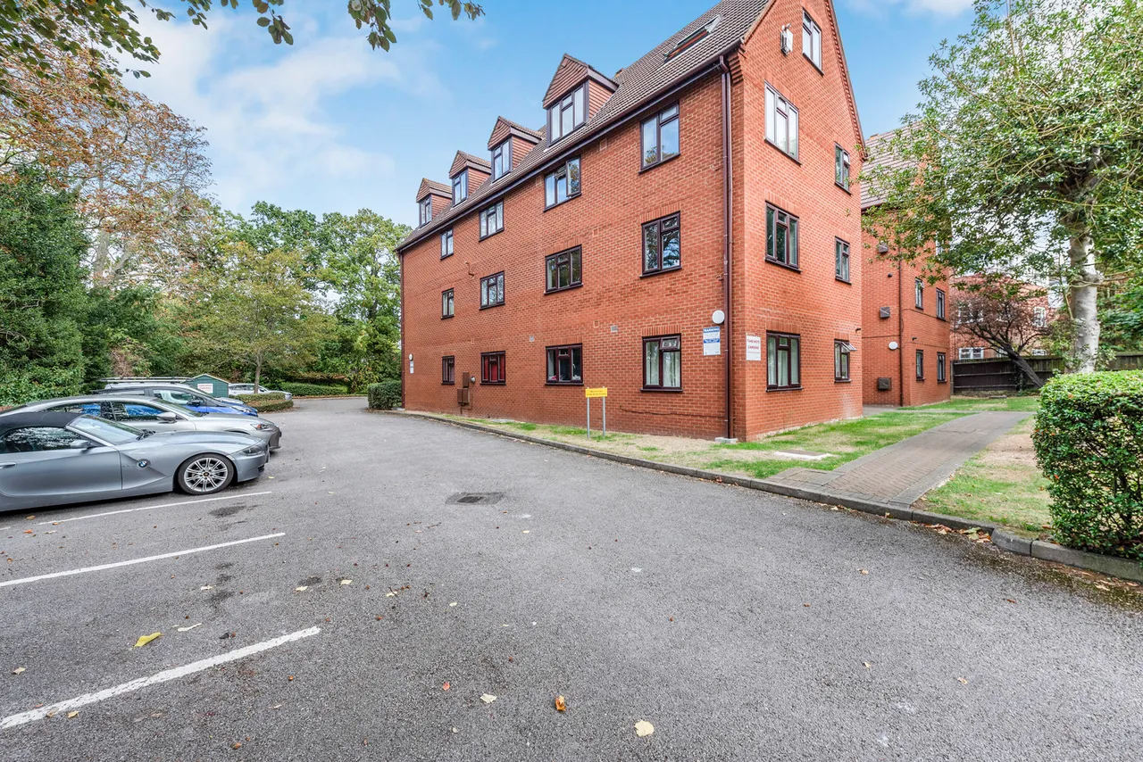 Castlebar Park, London Fees Apply, W5, photo 3
