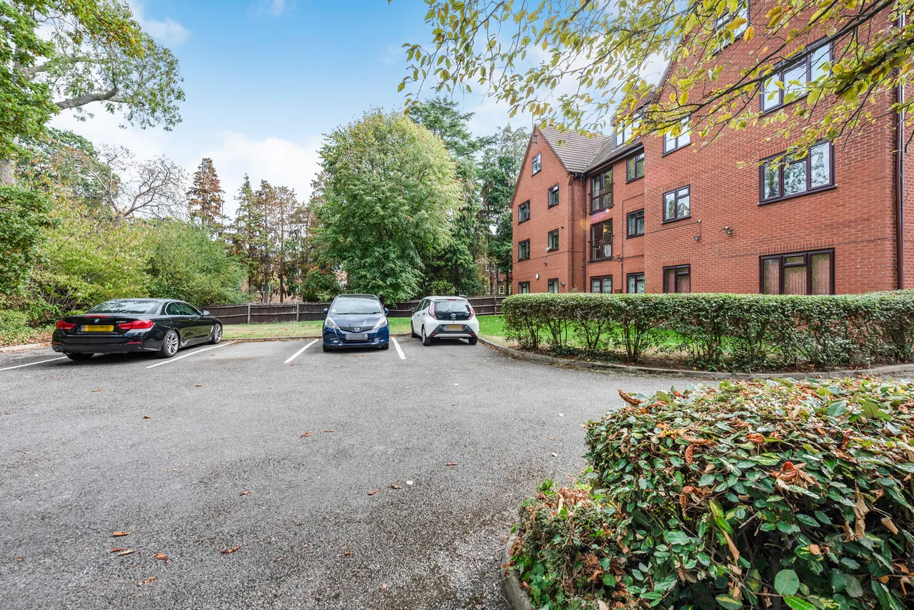 Castlebar Park, London Fees Apply, W5, photo 4