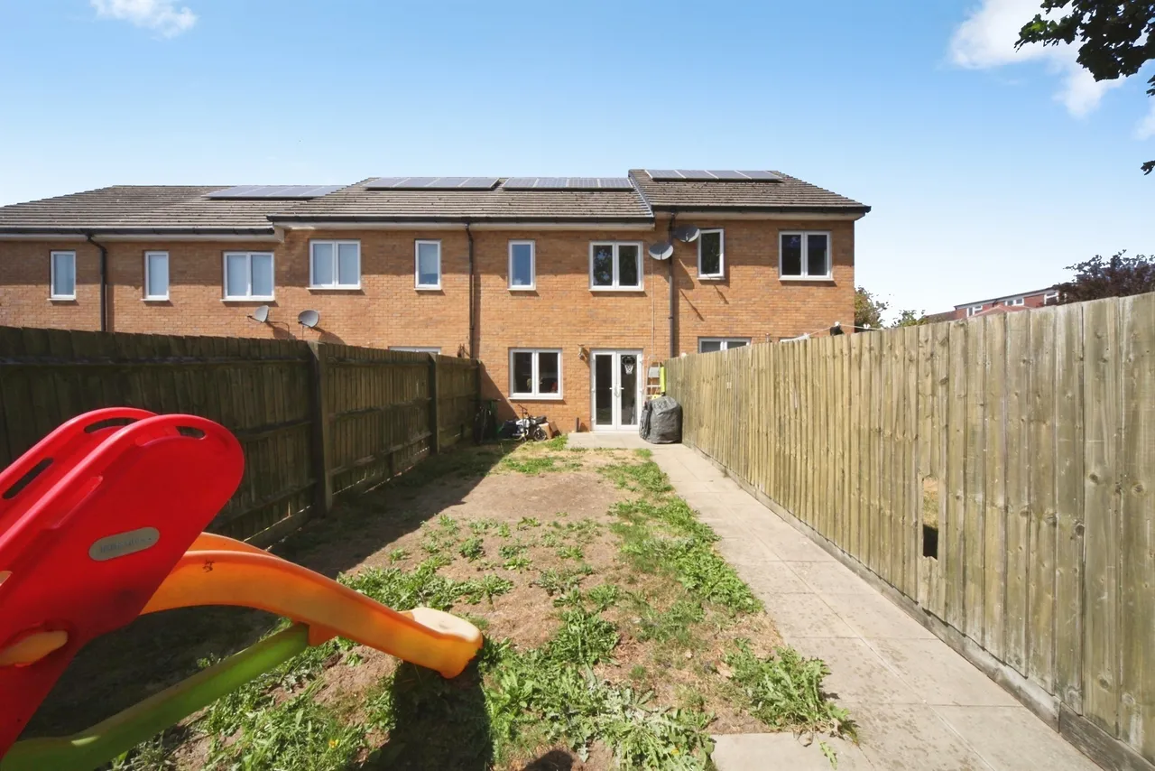 Landau Close, Luton, LU1, photo 13