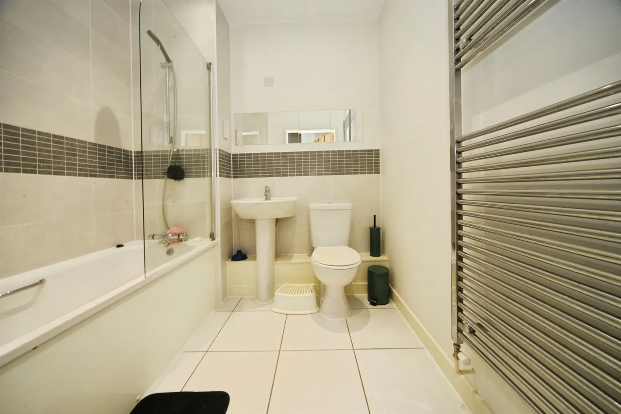 Landau Close, Luton, LU1, photo 10