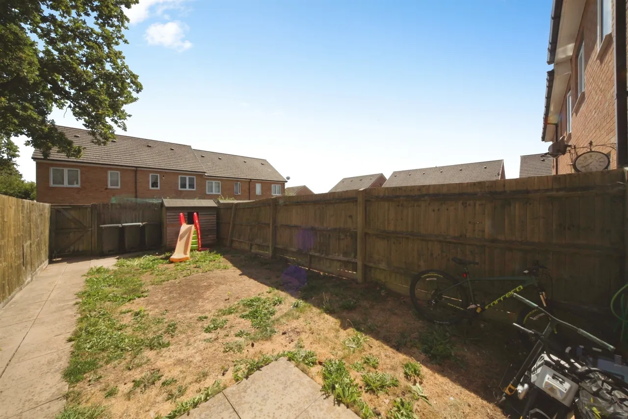 Landau Close, Luton, LU1, photo 12