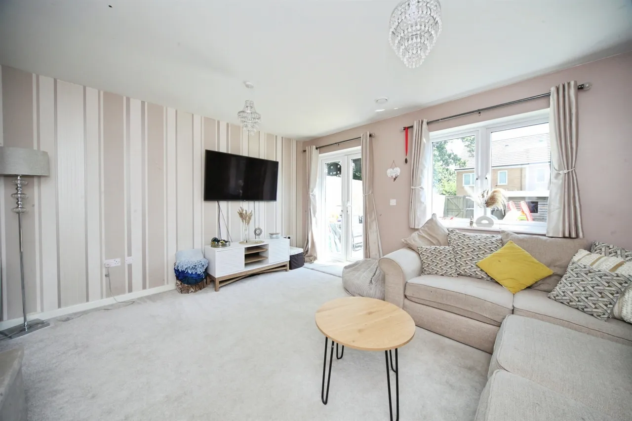 Landau Close, Luton, LU1, photo 3