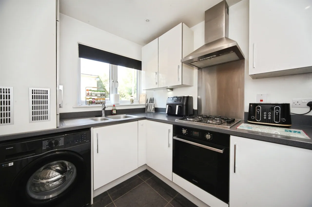 Landau Close, Luton, LU1, photo 4