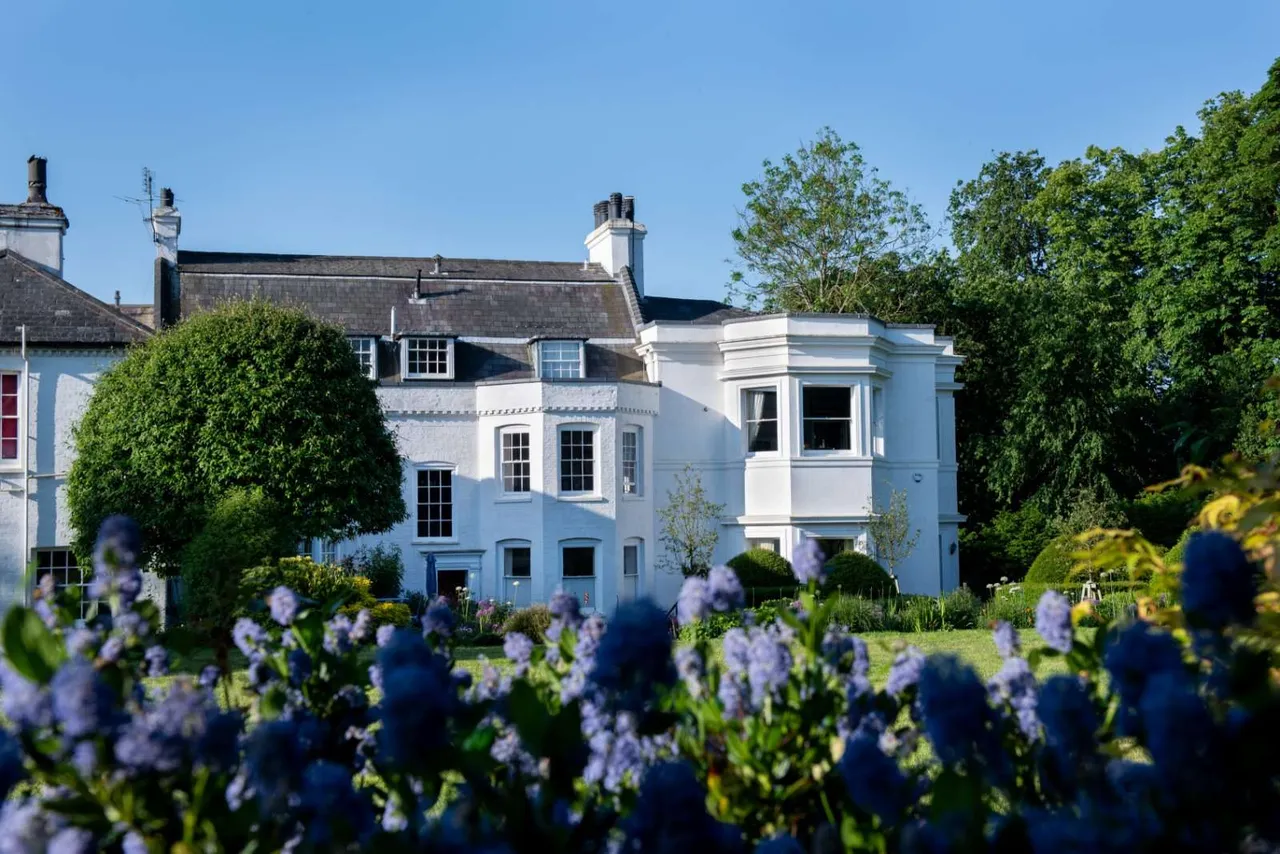 3 bed flat for sale — Tower Road, Coleshill, Amersham, Buckinghamshire, HP7 0LB