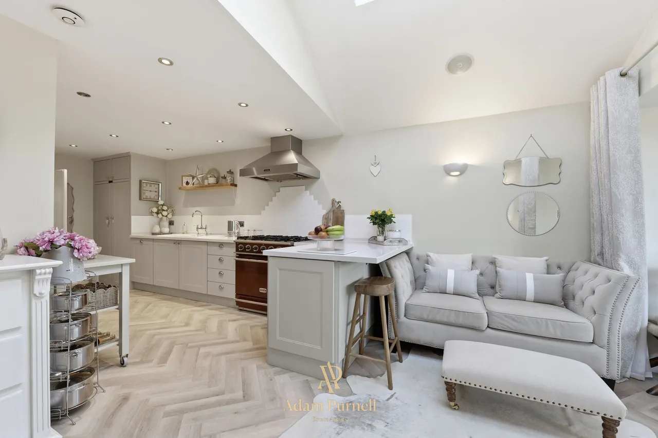 Main Street, Cadeby, CV13, photo 9