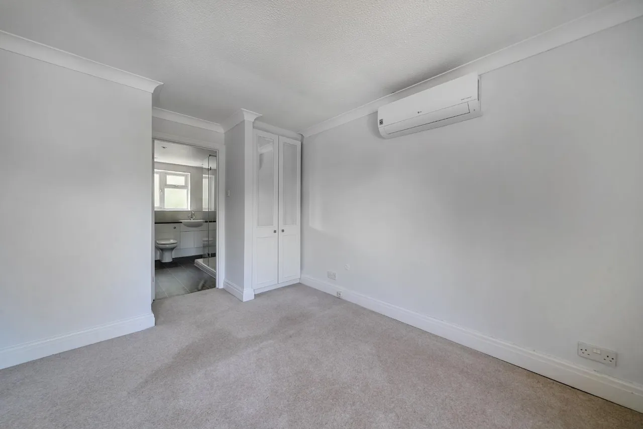 Wilton Crescent, Windsor, photo 12