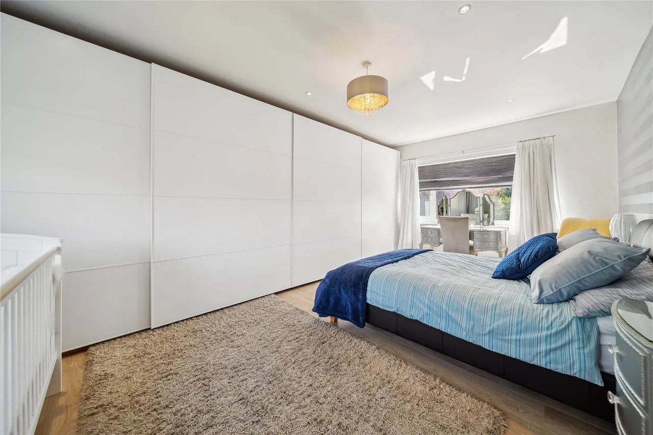Dunstarn Drive, Leeds, photo 12