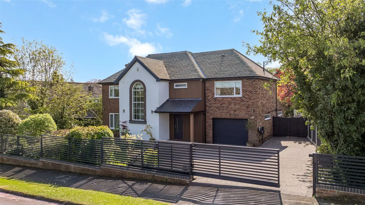 4 bed house for sale, Dunstarn Drive, Leeds