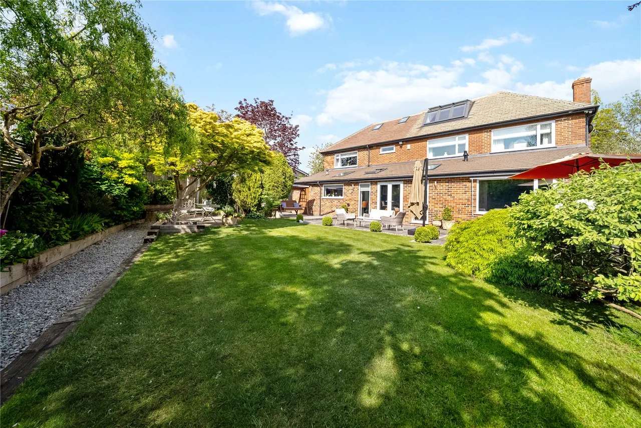 Dunstarn Drive, Leeds, photo 10