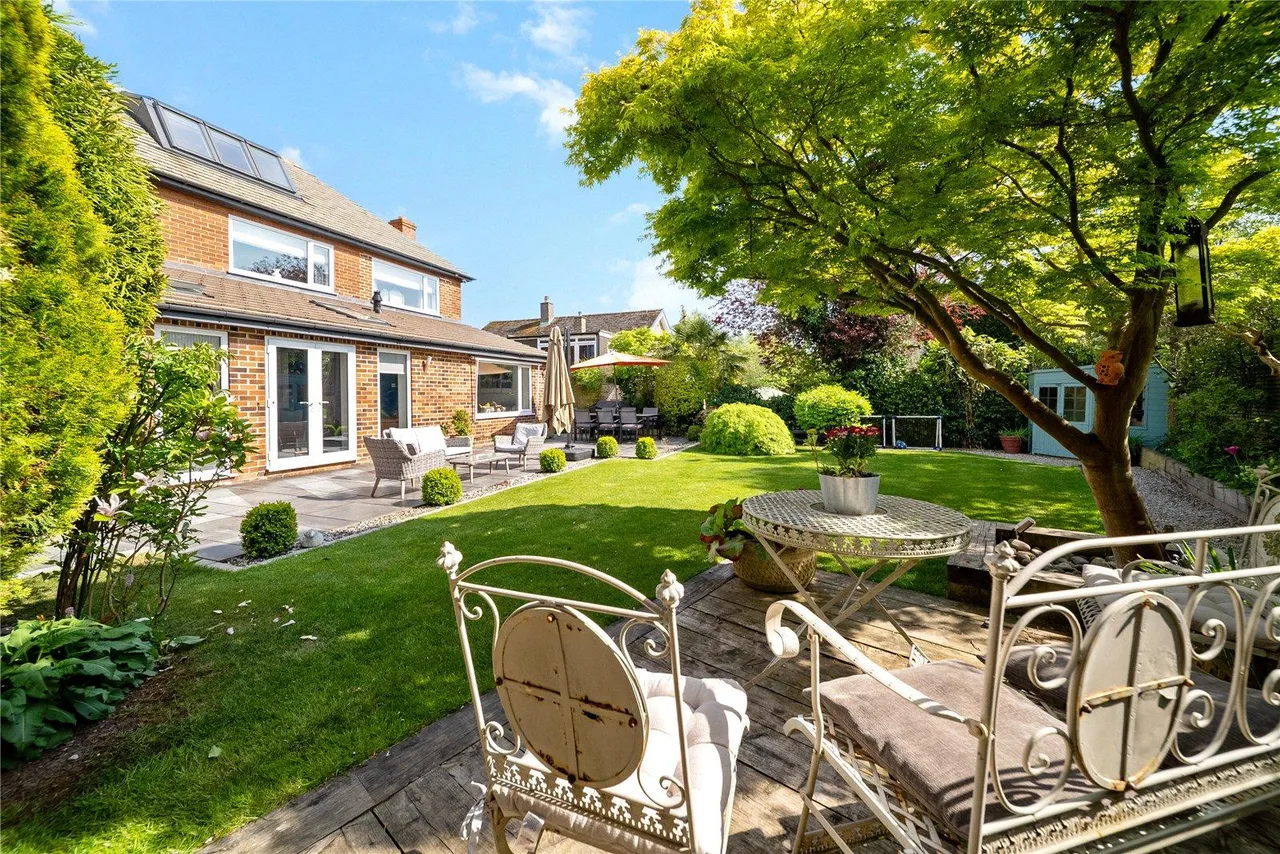 Dunstarn Drive, Leeds, photo 17