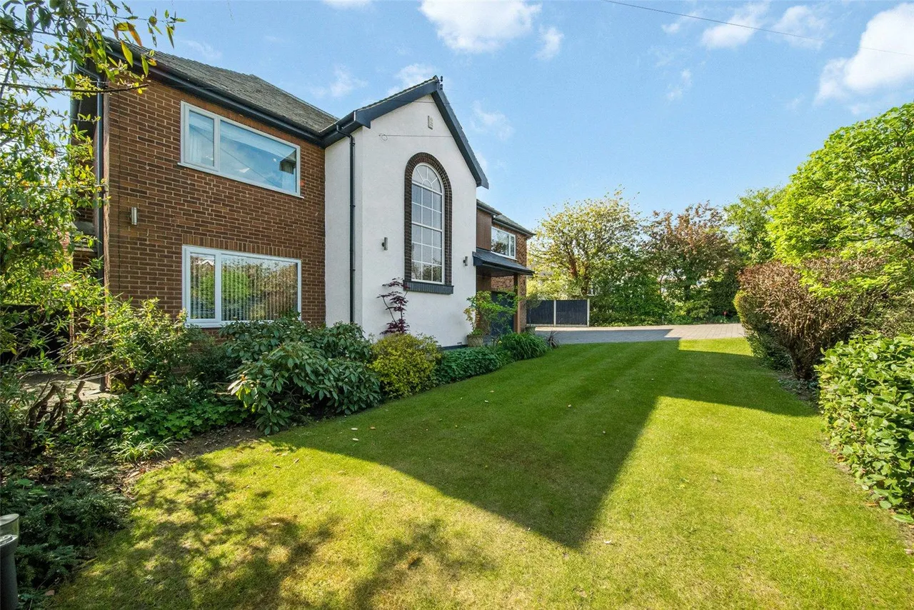 Dunstarn Drive, Leeds, photo 18