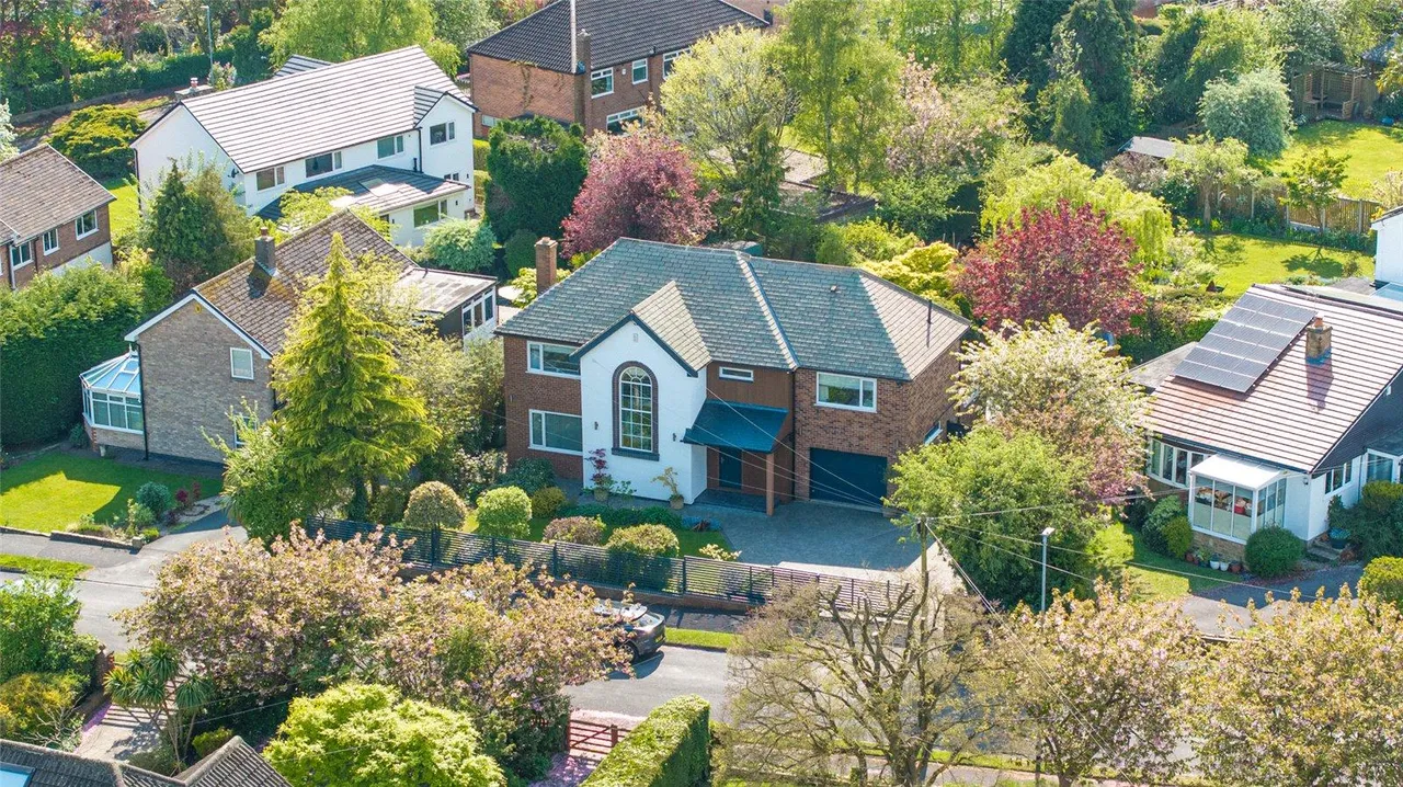 Dunstarn Drive, Leeds, photo 19
