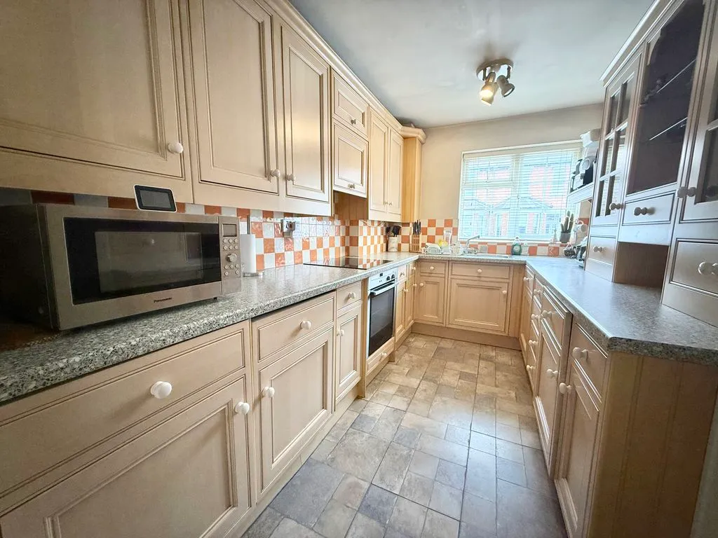 Rothschild Road, Wing LU7 0NL, photo 5