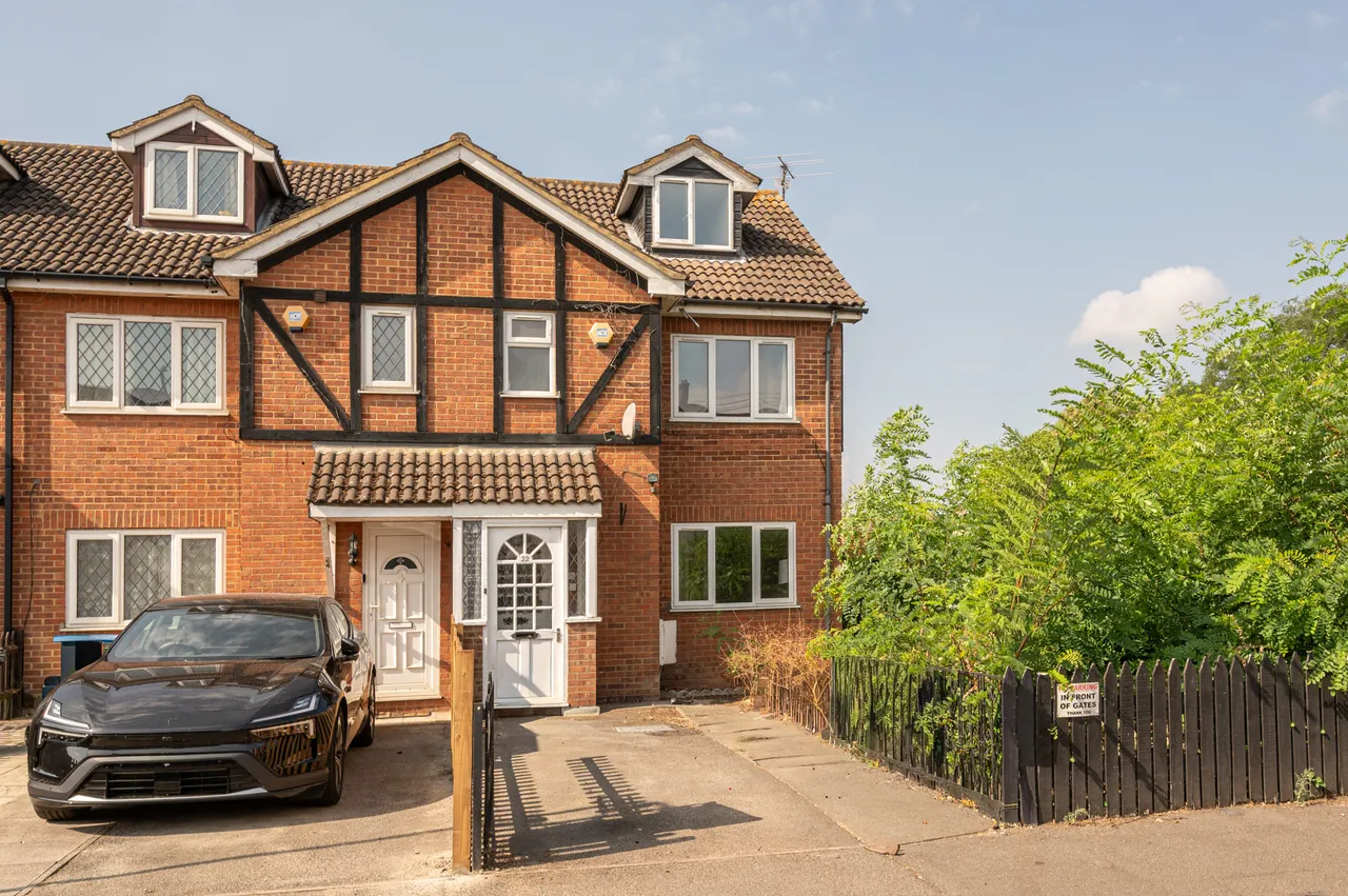 Mitcham, CR4, photo 16