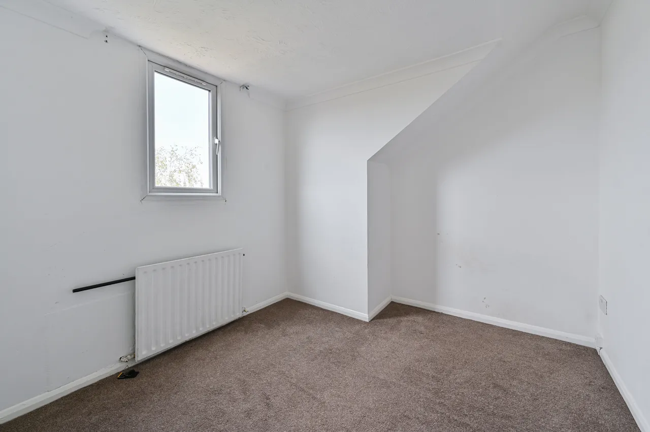 Mitcham, CR4, photo 4