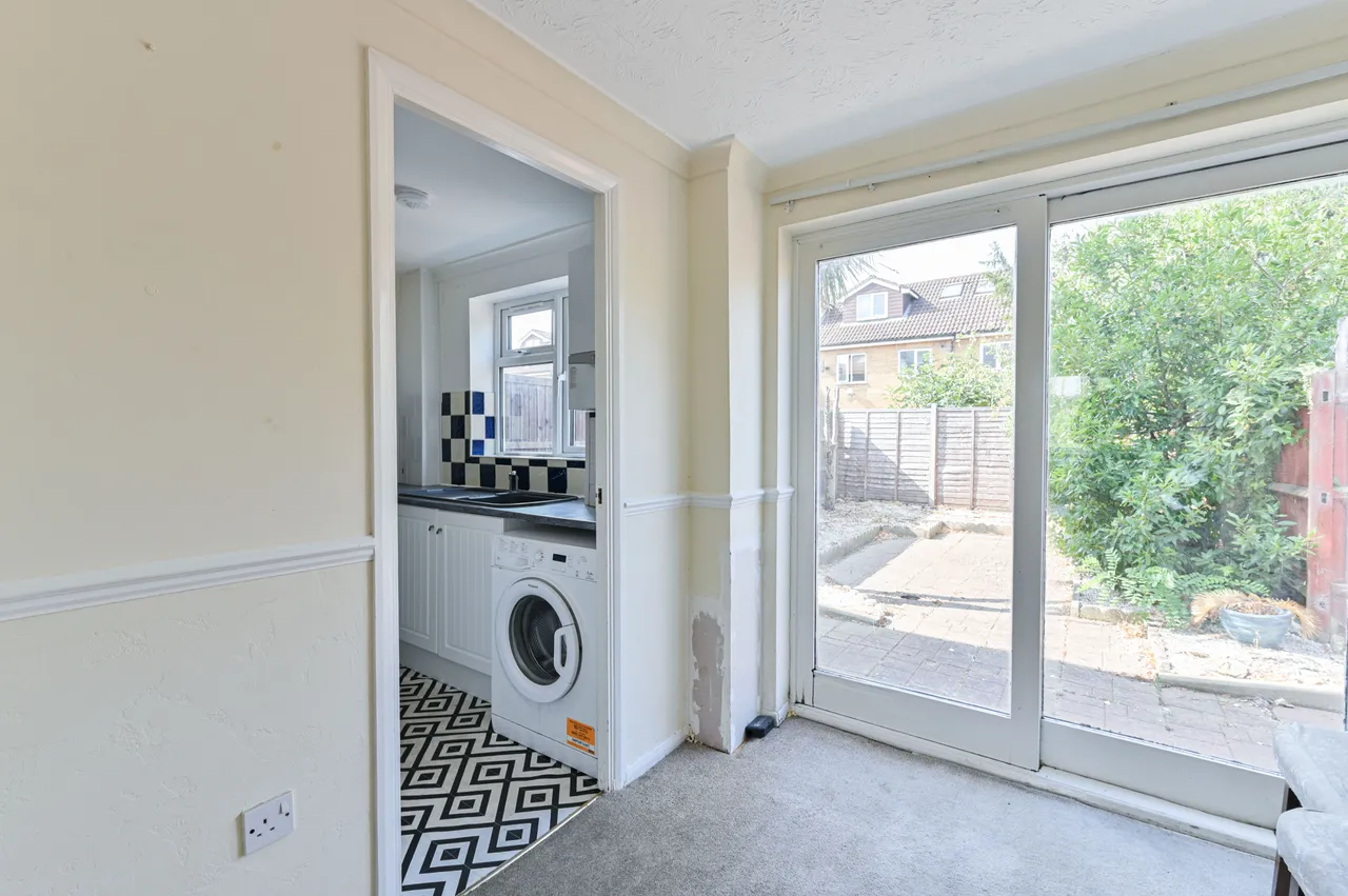 Mitcham, CR4, photo 14