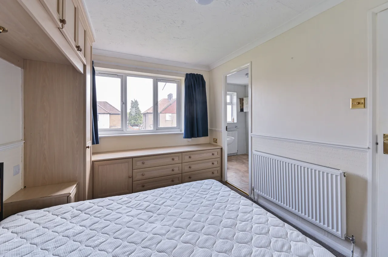Mitcham, CR4, photo 10