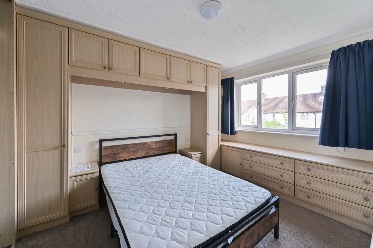 Mitcham, CR4, photo 15