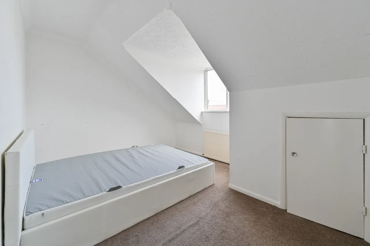 Mitcham, CR4, photo 6