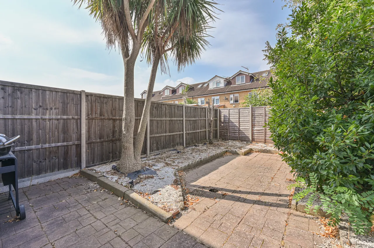 Mitcham, CR4, photo 5