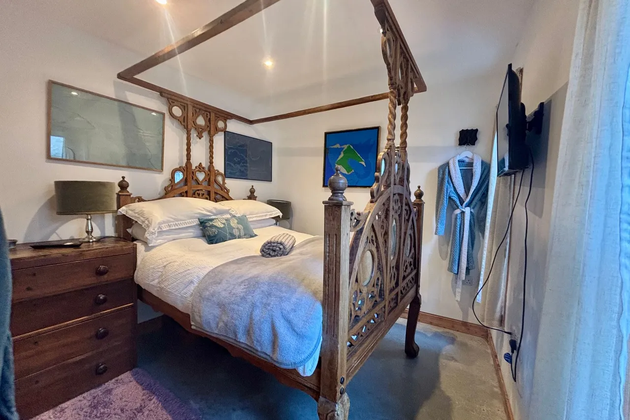 St. Gluvias Street, Penryn, TR10, photo 14