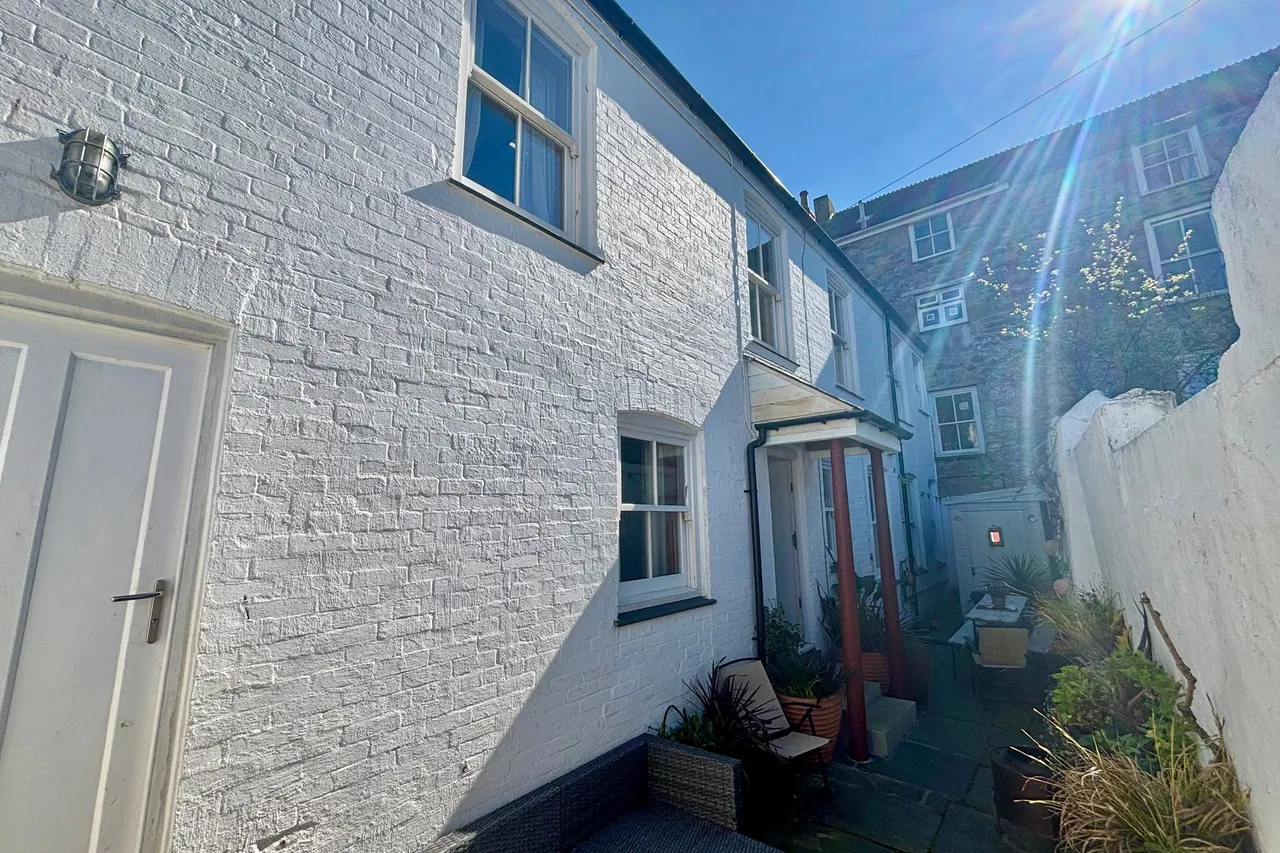 St. Gluvias Street, Penryn, TR10, photo 3