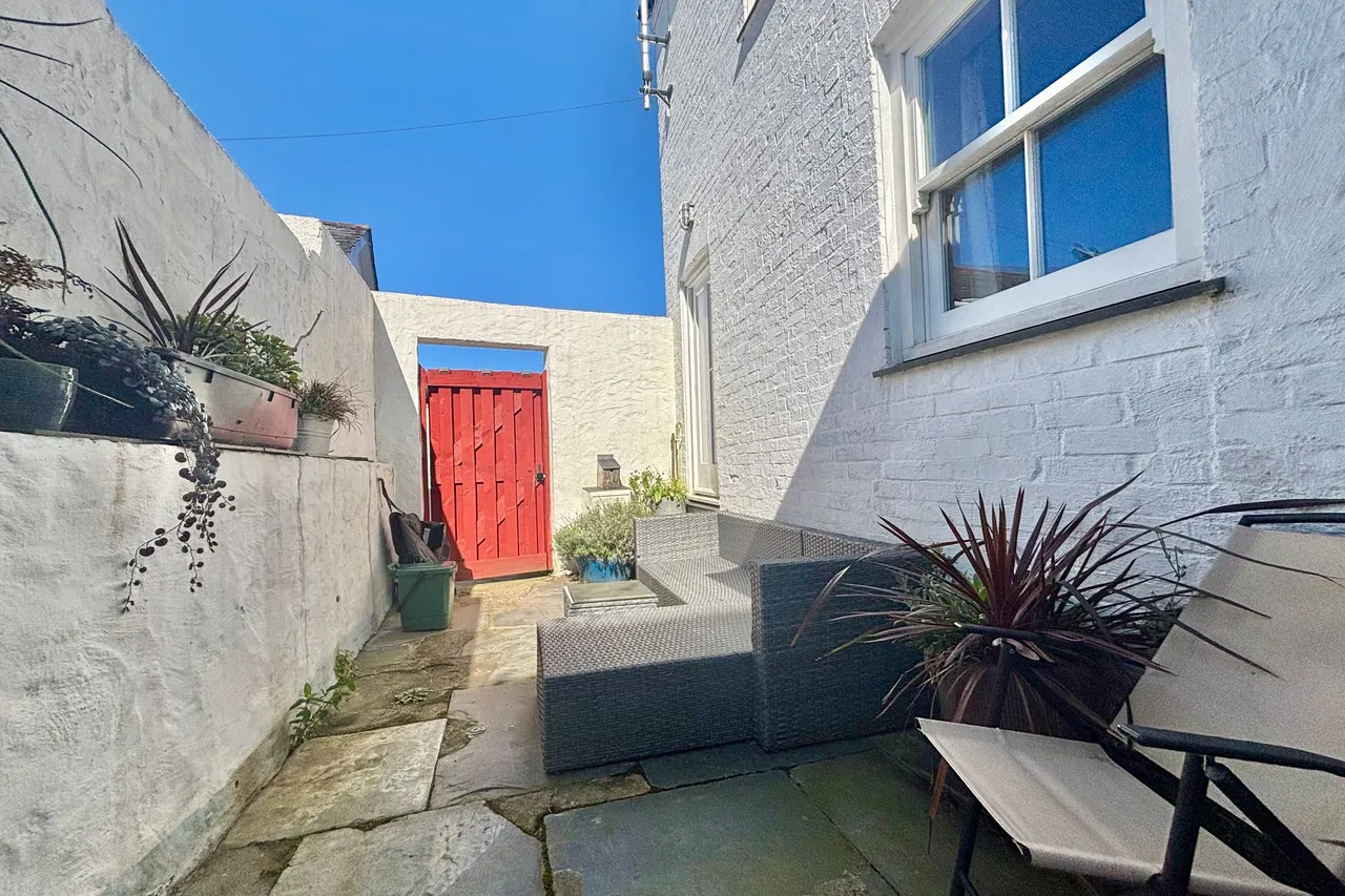 St. Gluvias Street, Penryn, TR10, photo 17