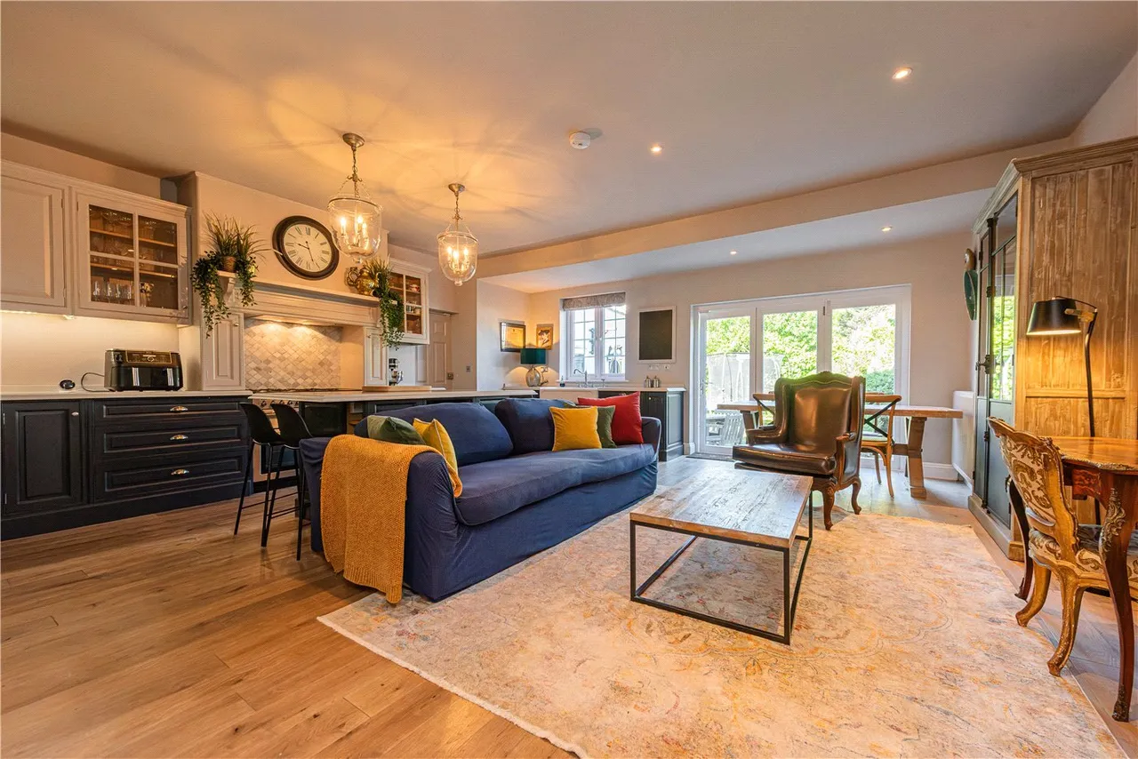 4 bed house for sale — Chelmsford Square, London, NW10
