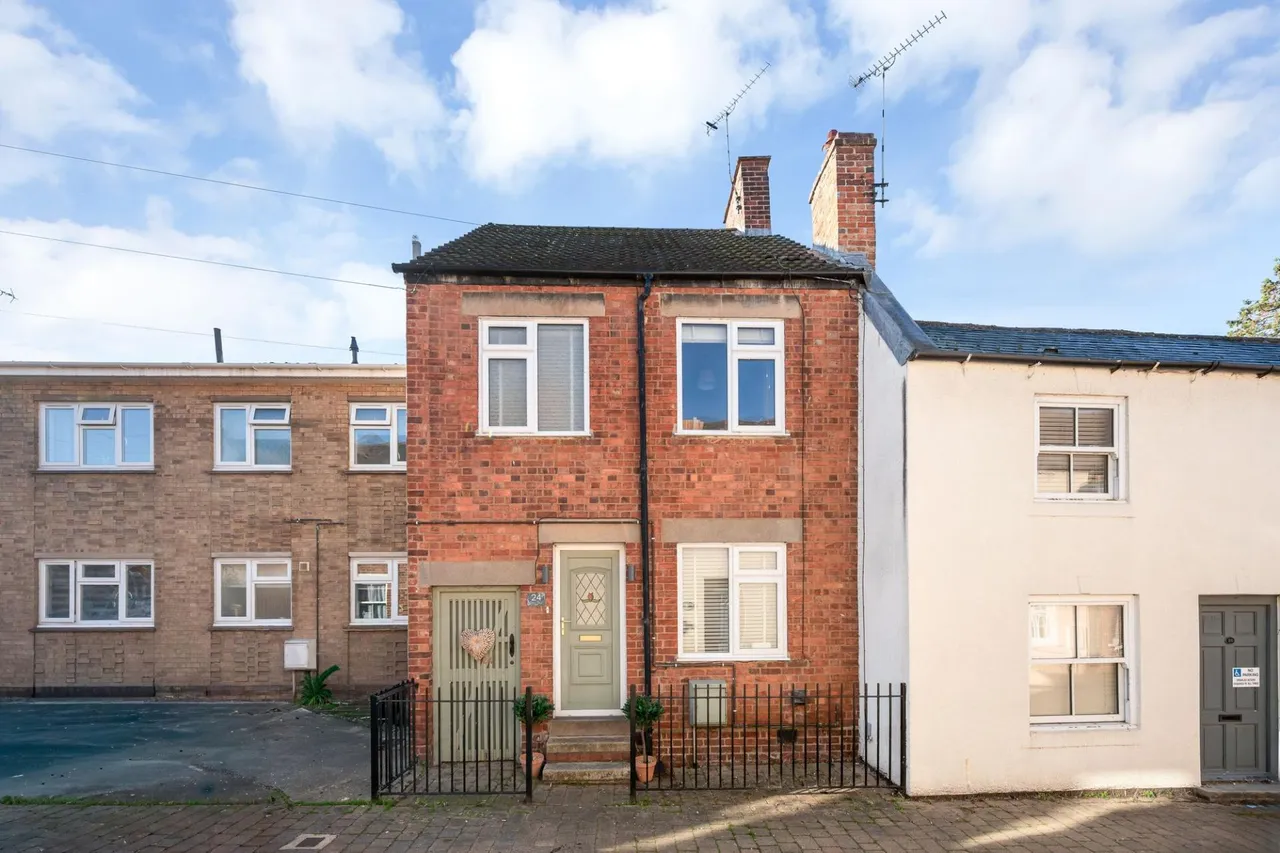 2 bed house for sale, Deans Street, Oakham, LE15